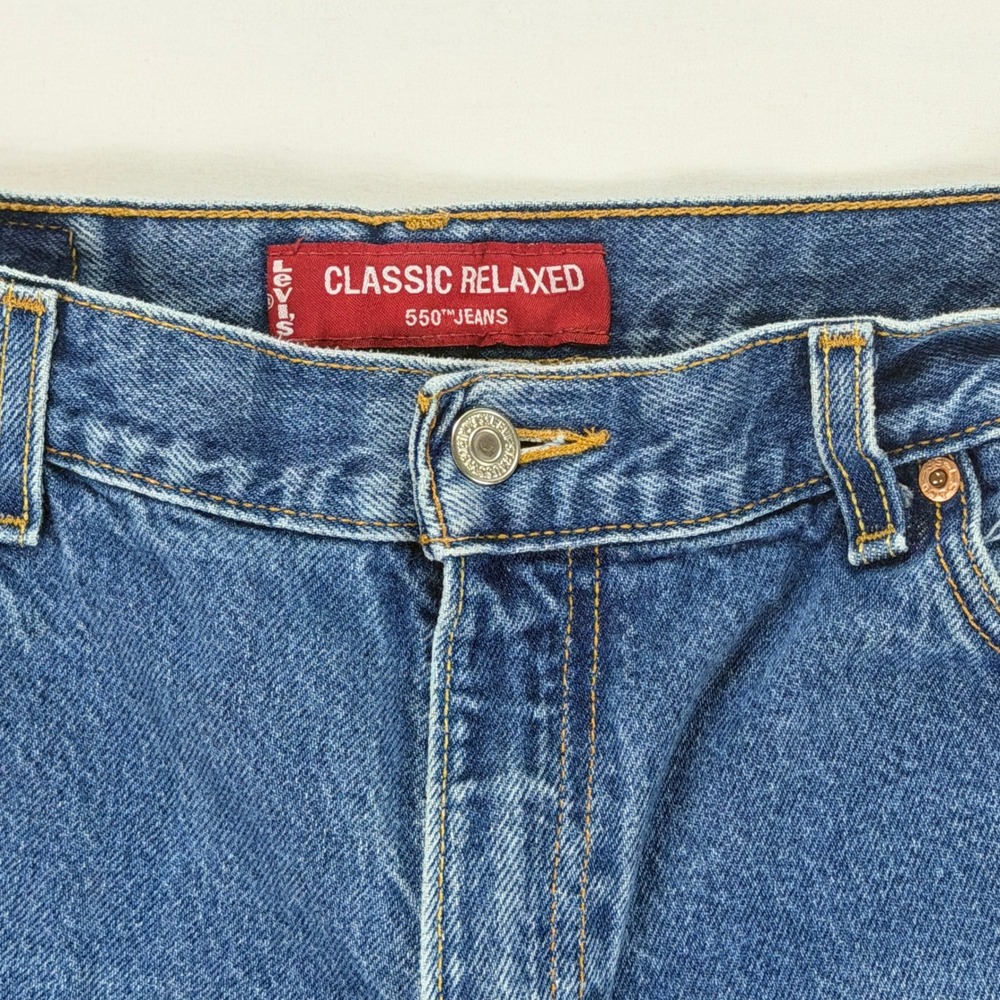 Levi's 550 Women's Classic Relaxed Tapered Jeans Medium Wash Cotton Size 12 - Picture 4 of 10